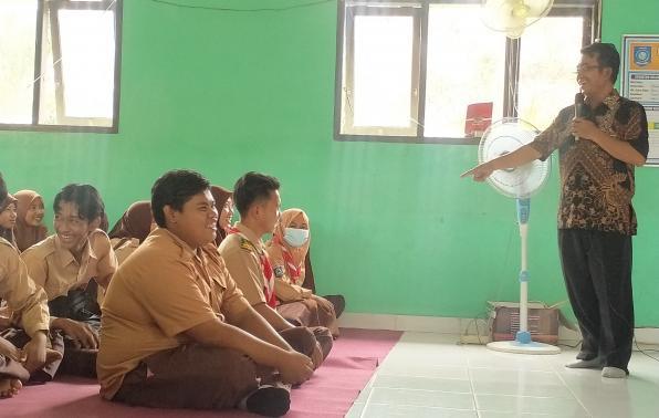foto penyampaian materI oleh Kacabdindik Wil III